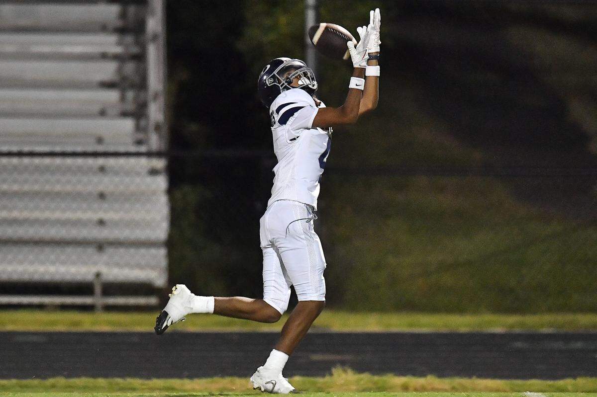 Heritage's N Maddox (4) attempts the interception against Leesville Road during the second half.  The Leesville Road Pride and the Heritage Huskies met in a  football game in Raleigh, N.C. on September 5, 2025.
