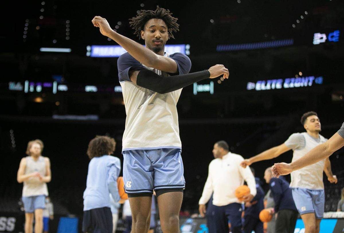 North Carolinas Leaky Black (1) stretches during the Tar Heels open practice on Thursday, March 24, 2022 at Wells Fargo Center in Philadelphia, Pa.