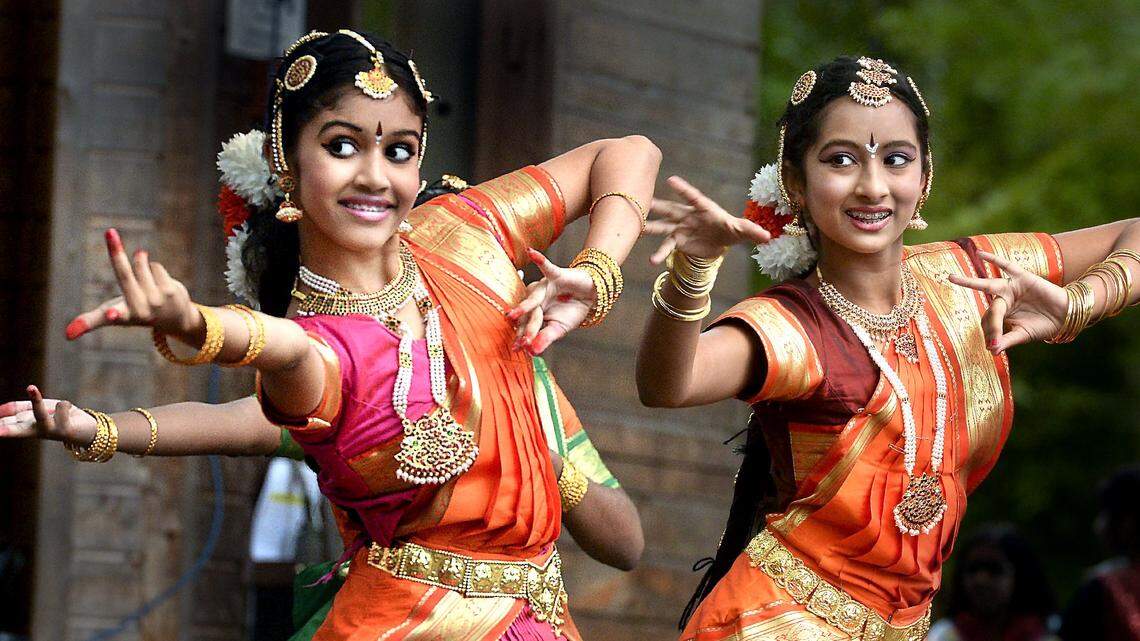 Saumya Vithalkar, left, and Sahana Devaraj perform Mahaganapathim during the Diwali celebration at Koka Booth Amphitheatre in Cary in 2015. This year’s Hum Sub Diwali Festival is Oct. 8.