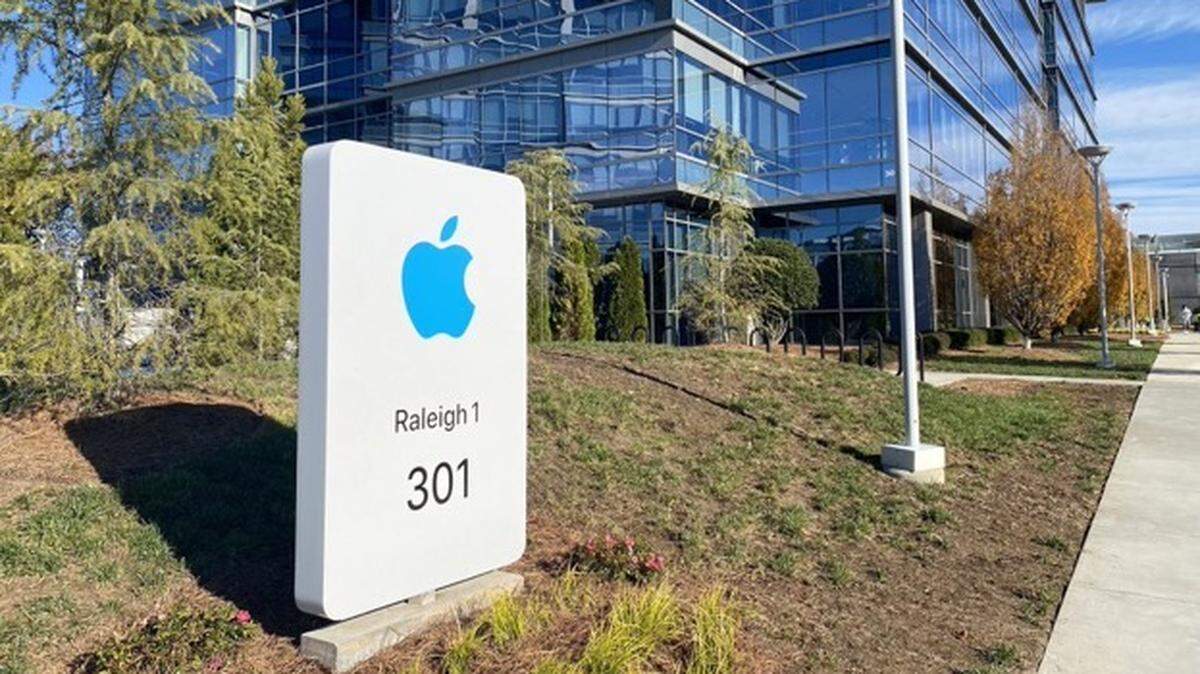 Apple is leasing a building on MetLife’s technology campus in Cary as it waits to build its own Research Triangle Park offices.