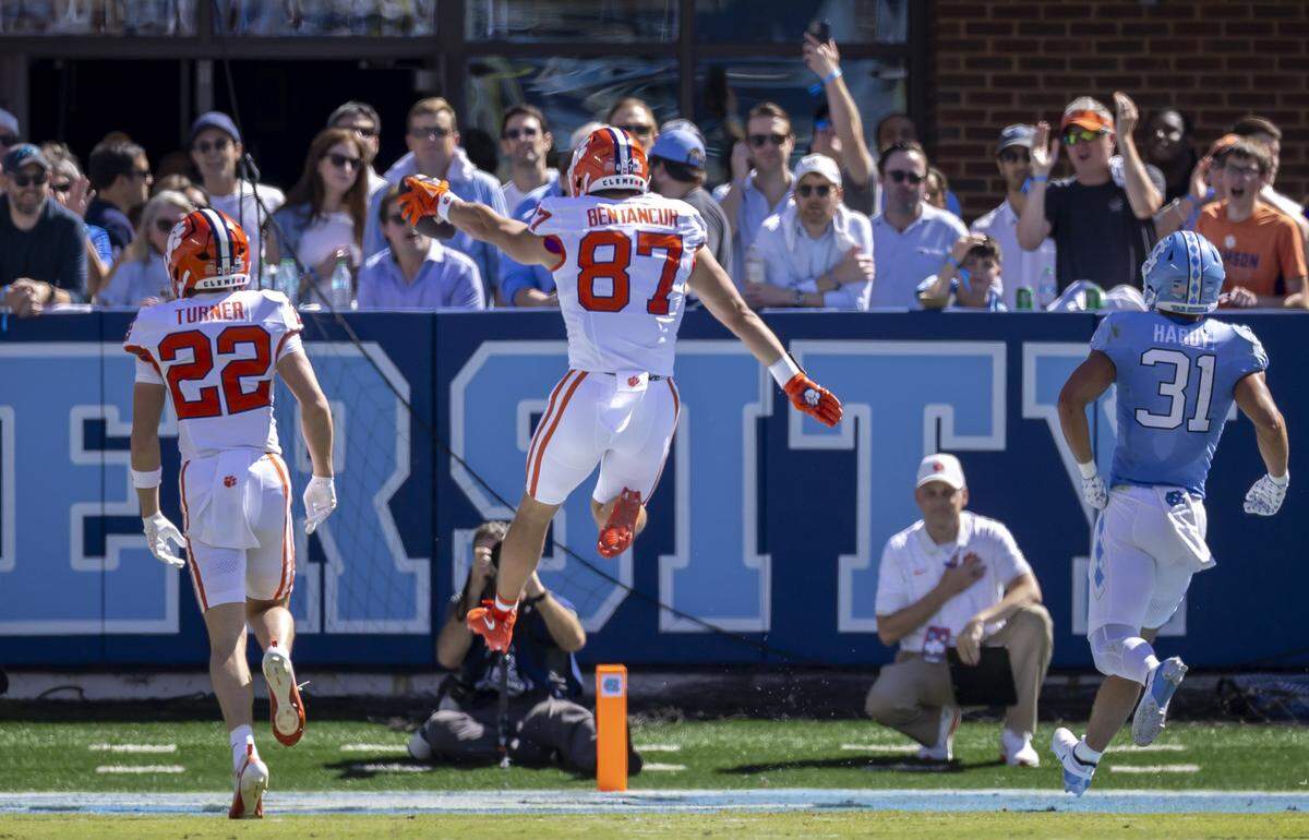 Clemson wide receiver Christian Bentancur (87) scores on a 45-yard pass reception from quarterback Cade Klubnik to take a 21-3 lead over North Carolina in the first quarter on Saturday, October 4, 2025 at Kenan Stadium in Chapel Hill, N.C. 