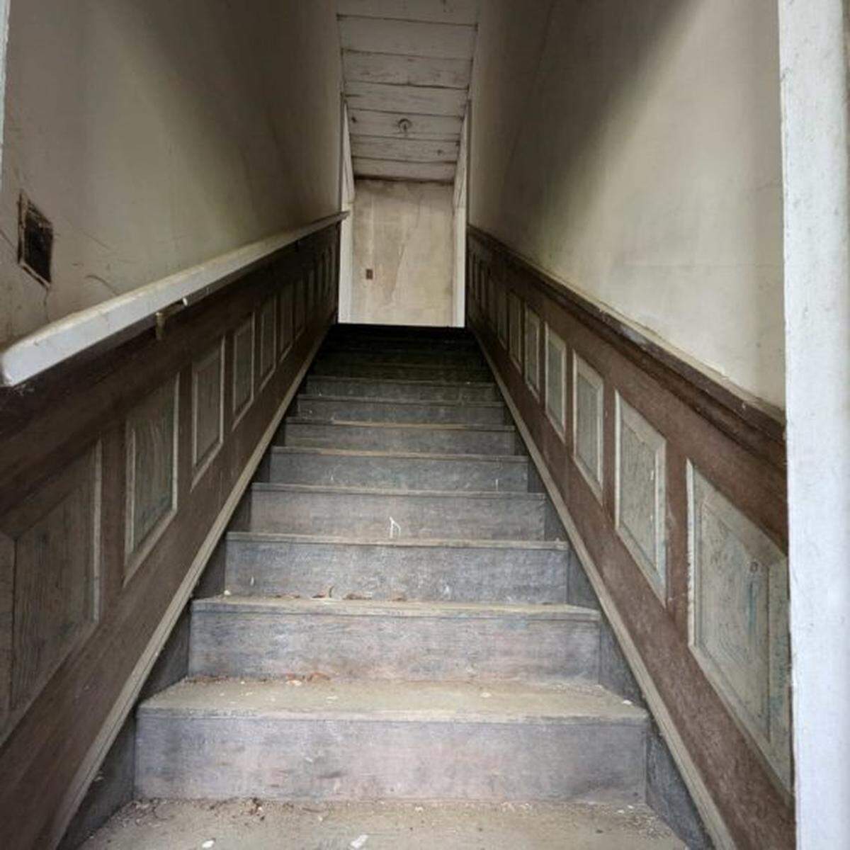 A photo of the enclosed staircase inside the Alfred Alman House at 83 Massengill Road in Benson.