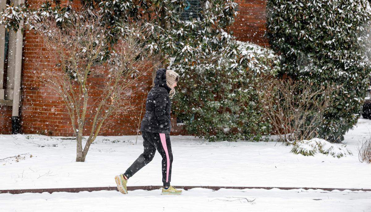 Snow falls on S. Boylan Ave. in Raleigh, N.C., on Thursday, Feb. 20, 2025.