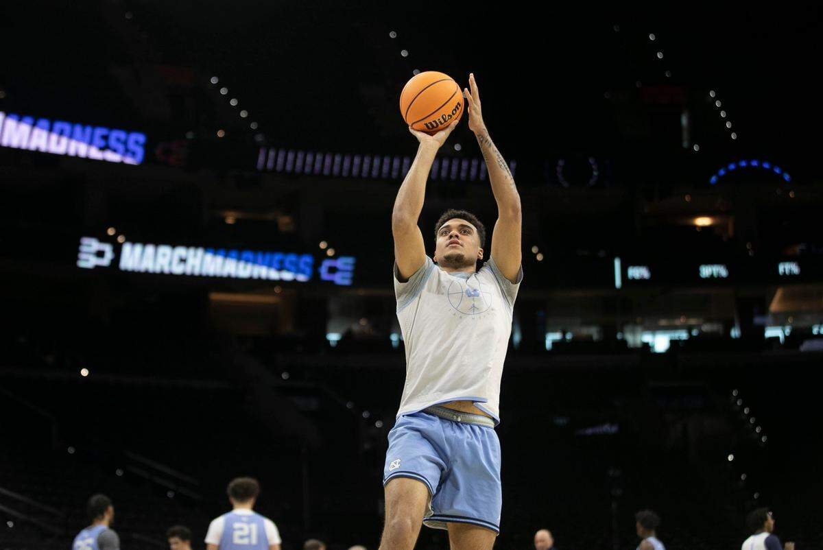 North Carolinas Justin McKoy (22) works on his shooting form during the Tar Heels open practice on Thursday, March 24, 2022 at Wells Fargo Center in Philadelphia, Pa.