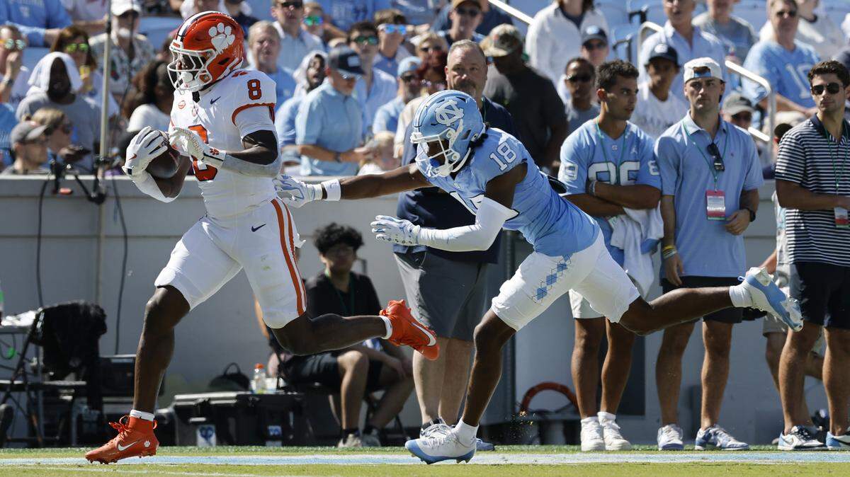 Clemson’s Adam Randall (8) beats North Carolina’s Jaiden Patterson (18) to score on a 35-yard touchdown reception during the first half of UNC’s game against Clemson at Kenan Stadium in Chapel Hill, N.C., Sat. Oct. 4, 2025.