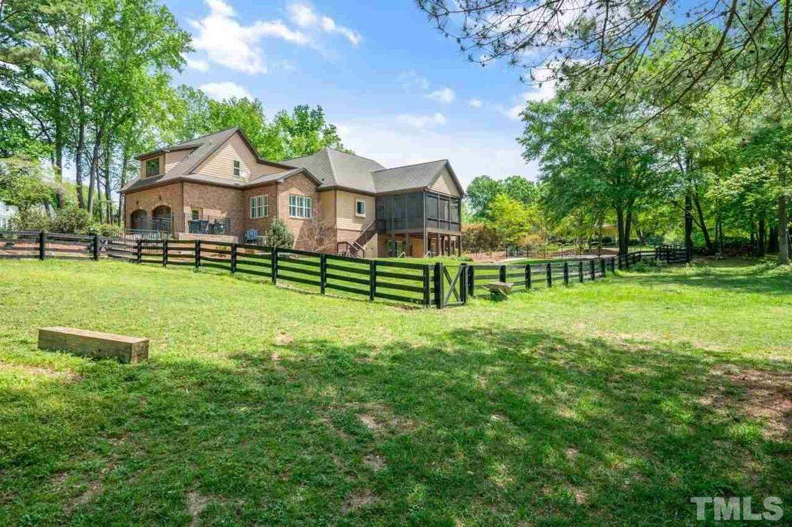 5312 Stableview Court, Holly Springs, NC.