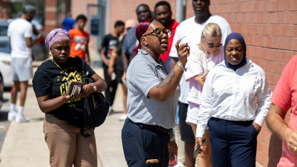 Supervisor Tanika Williams check drivers’ paperwork outside the NCDMV driver license office on New Bern Avenue in Raleigh on Thursday, August. 29, 2024. As the state’s population grew by 2.9 million since 2000, the number of approved driver’s license examiners hasn’t changed, the Division of Motor Vehicles says.
