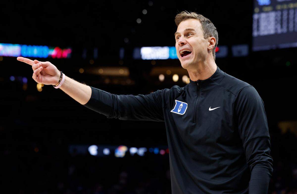 Duke head coach Jon Scheyer motions to the officials during the second half of Kentucky’s 77-72 victory over Duke in the State Farm Champions Classic in Atlanta, Ga., Tuesday, Nov. 12, 2024.
