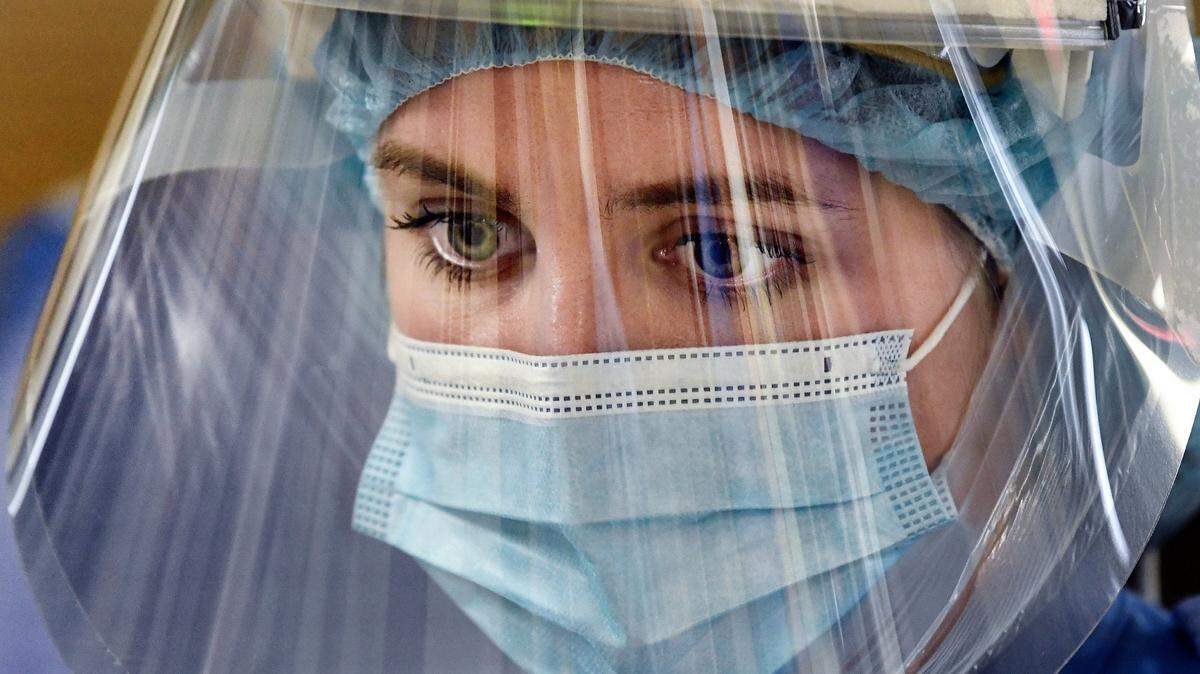 Katie Sessoms, RN, cares for COVID patients in the Medical Intensive Care Unit at UNC Hospital in Chapel Hill, N.C. Friday, Aug. 27, 2021.