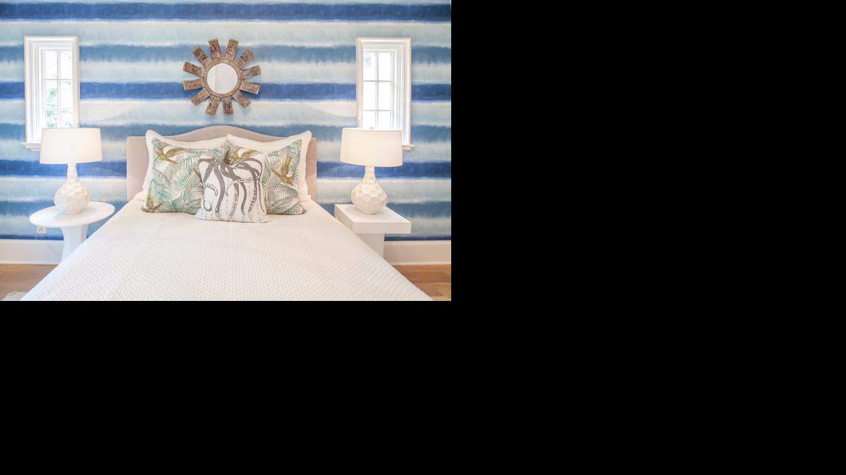 Digital printing makes it possible to create an ombre effect on wallpaper, turning horizontal stripes into a work of art in a bedroom. 
