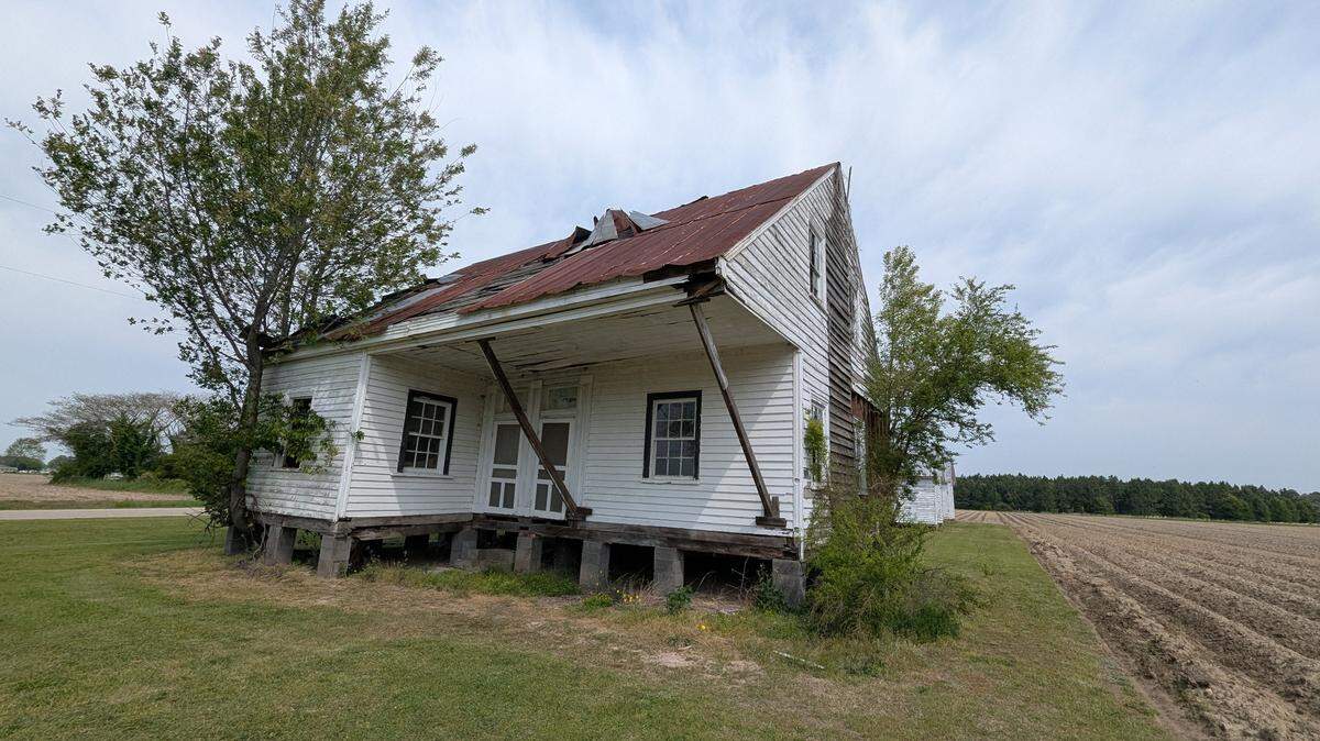 The Alfred Altman House at 83 Massengill Road in Benson, roughly 43 miles south of Raleigh. It’s currently facing demolition.
