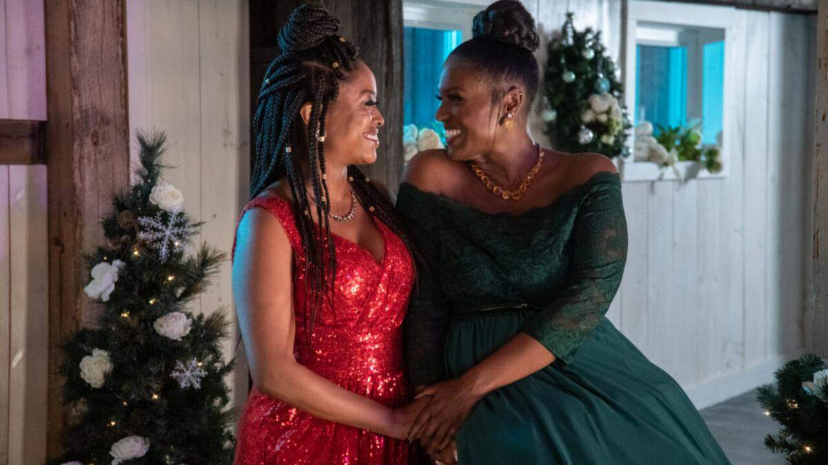 Deborah Joy Winans and Lisa Michelle Cornelius in "A Sisterly Christmas" on OWN.