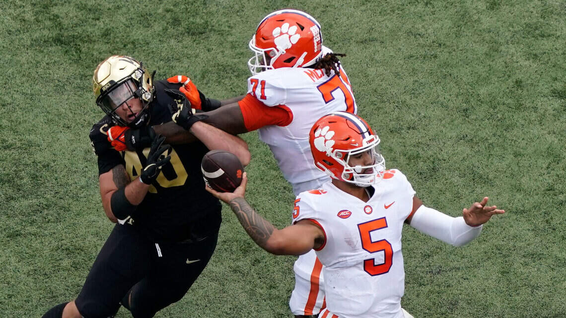 DJ Uiagalelei outduels Sam Hartman to give Clemson statement win over Wake Forest