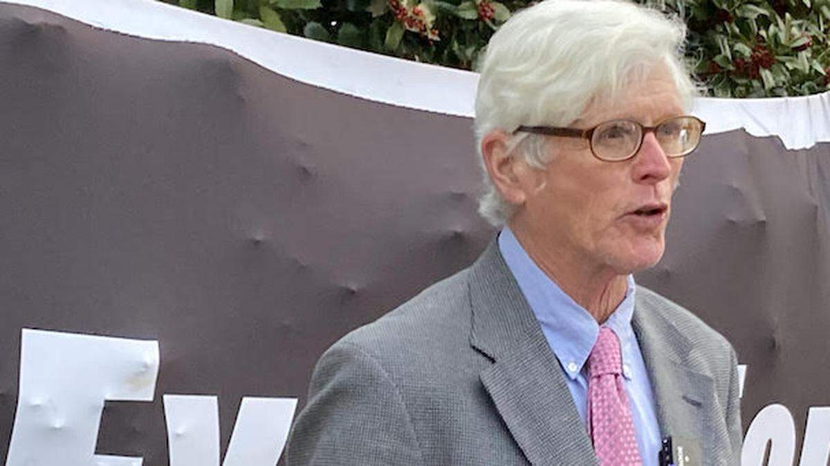Patrick O’Neill speaking outside Central Prison in Raleigh on Jan. 11, 2020. (News & Observer photo)