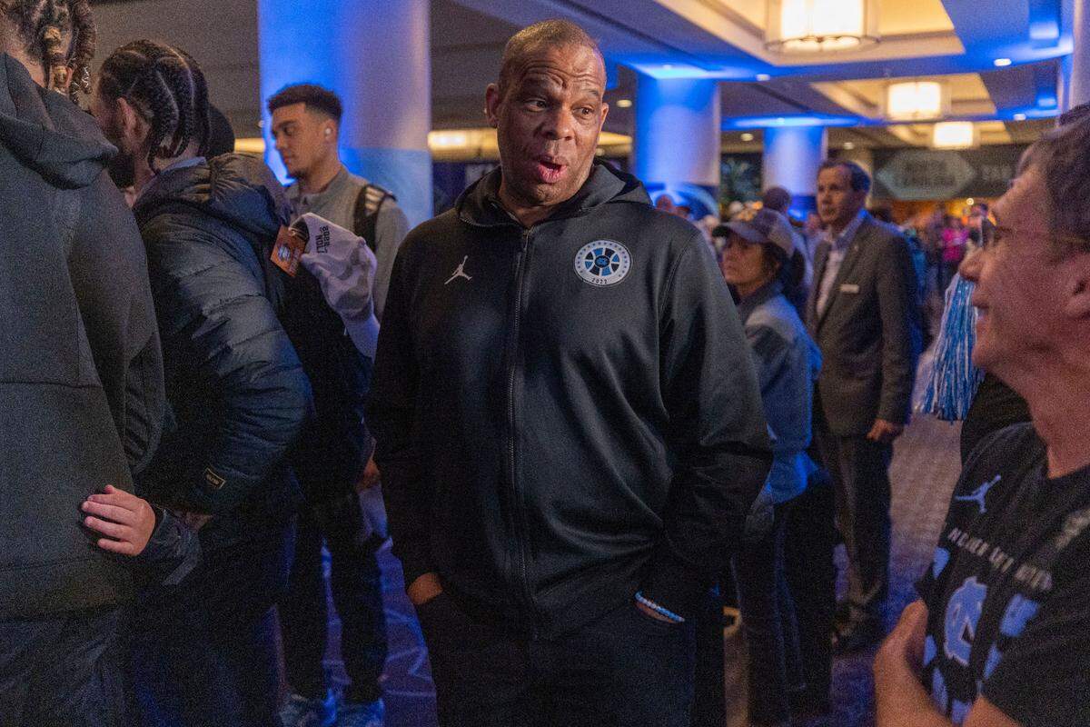 North Carolina coach Hubert Davis talks with fans as he waits to check into the team hotel on Canal Street for the NCAA Final Four on Wednesday, March 30, 2022 in New Orleans, La.