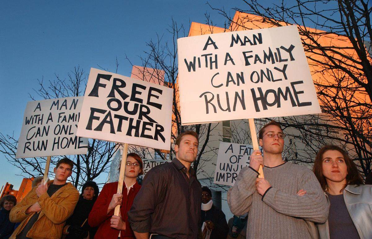 About 40 family and friends of MichaelPeterson held a vigil outside the Durham County Detention Facility January 11, 2002 showing support for the former candidate for city council and the mayor’s office. Pictured left to right in front of the jail is family friend Tim Jacobi, Peterson’s daughter Martha Ratliff, son, Todd Peterson, son Clayton Peterson, and Clayton’s girlfriend Becky Seibert.