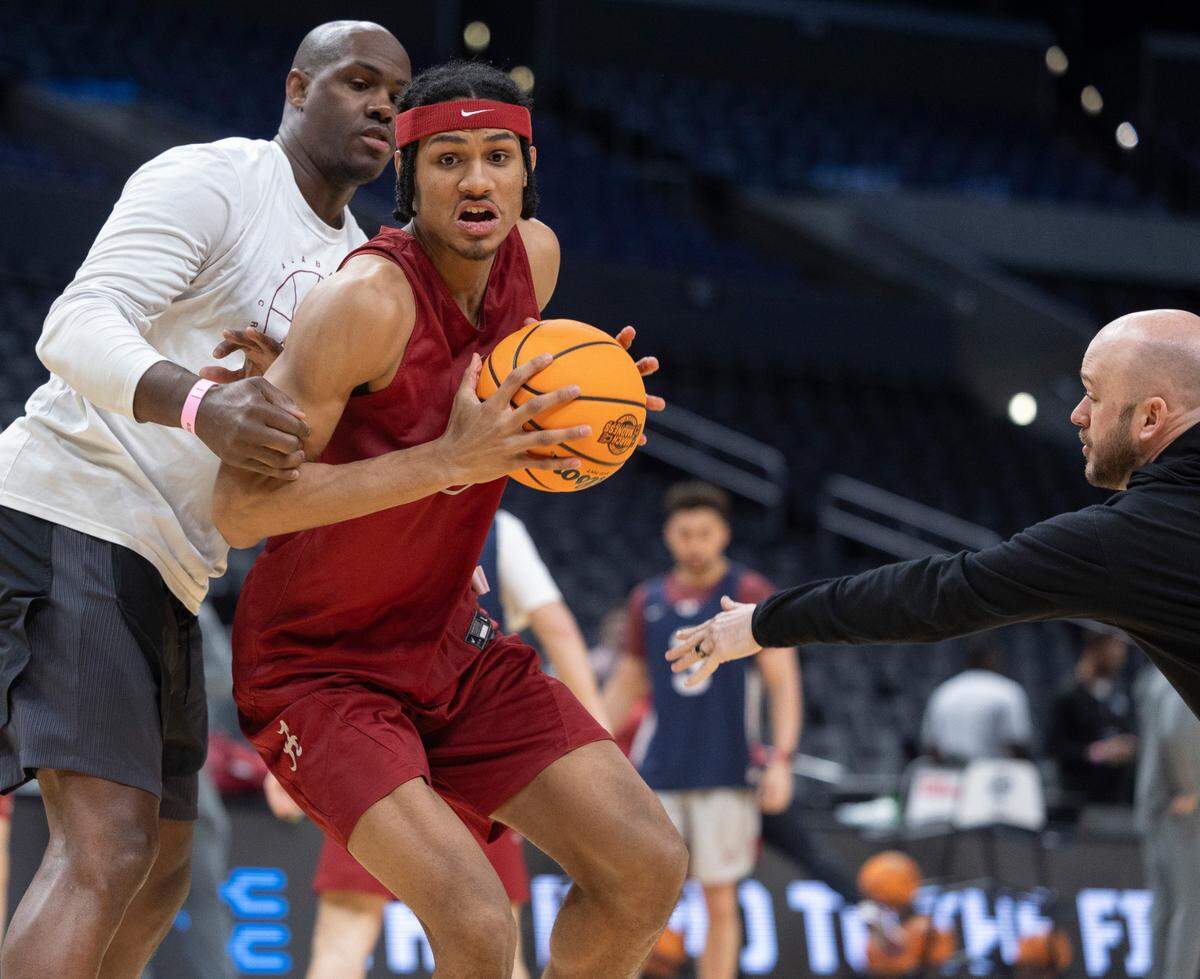 Alabama’s Jarin Stevenson (15) works out with the Crimson Tide during their open practice ahead of their Sweet Sixteen match up against North Carolina on Wednesday, March 27, 2024 at Crypto.com Arena in Los Angeles, CA.