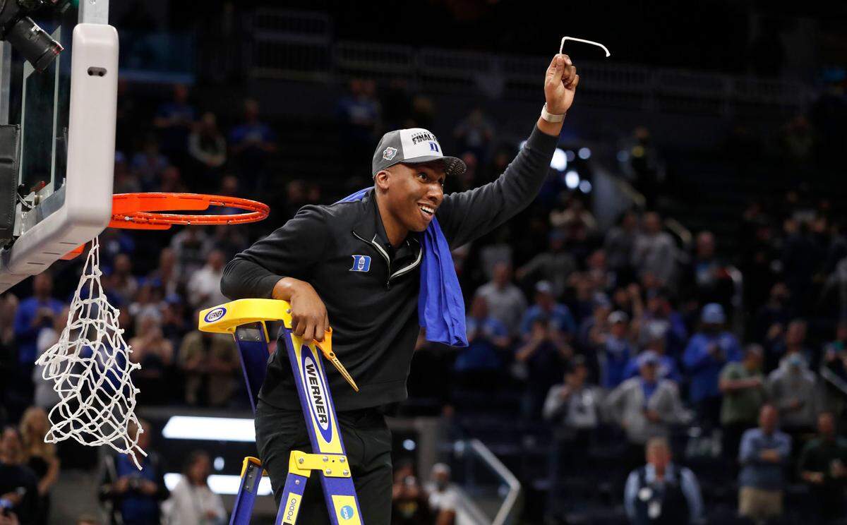 Duke assistant coach Nolan Smith celebrates after cutting the net after the Blue Devils’ 78-69 victory over Arkansas in the NCAA Tournament West Regional finals at the Chase Center in San Francisco, Calif., Saturday, March 26, 2022.