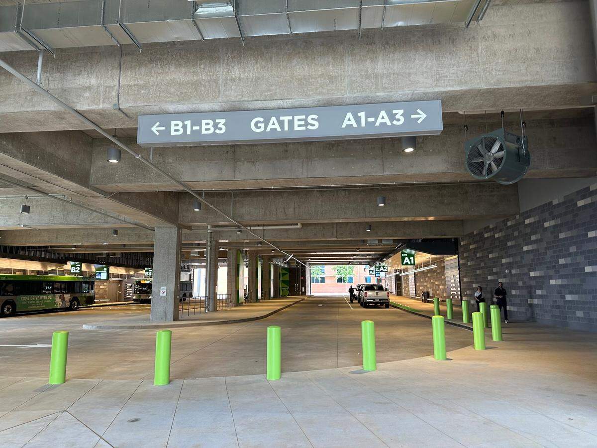 RUS Bus, the Raleigh Union Bus Station, will serve GoTriangle regional bus lines and make connections with Amtrak easier.
