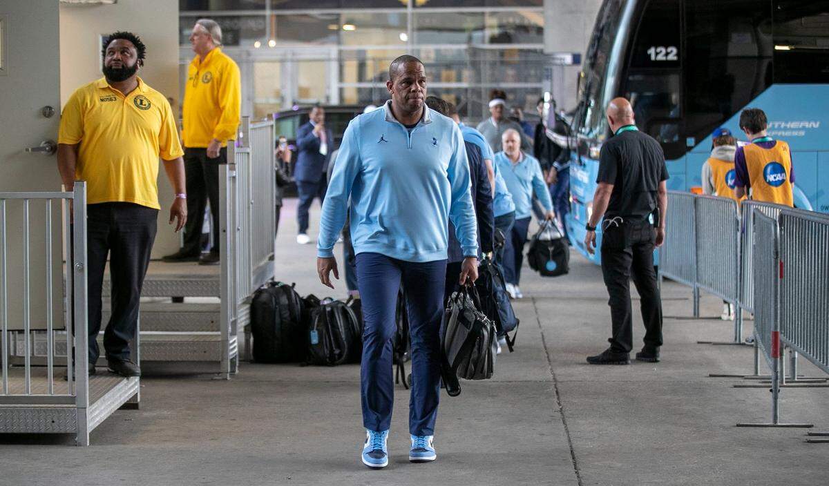 North Carolina head coach Hubert Davis arrives for the NCAA National Championship game against Kansas on Monday, April 4, 2022 at Caesars Superdome in New Orleans, La.