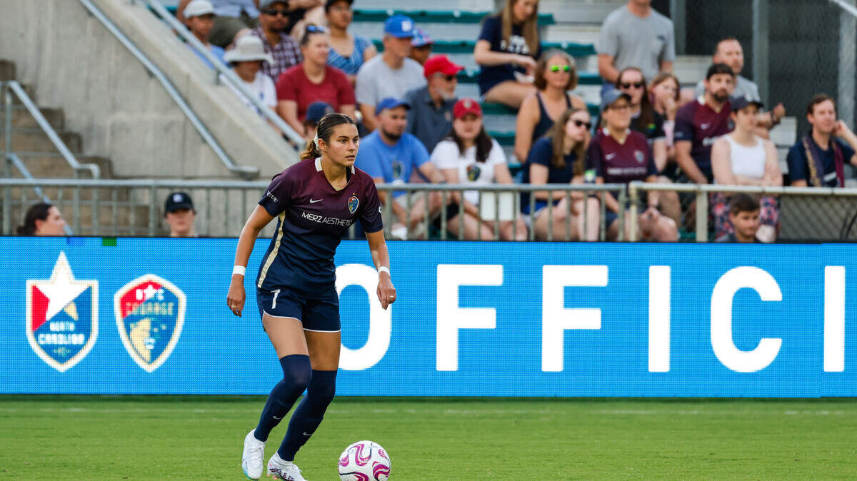 North Carolina Courage defender Malia Berkely (7) plays the ball in the first half against Racing Louisville FC at WakeMed Soccer Park.