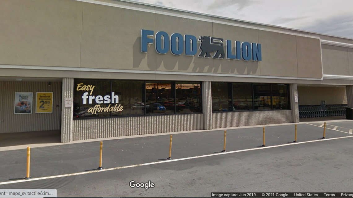 A North Carolina worker was hurt during an attempted robbery outside a supermarket, officials said. (file photo)