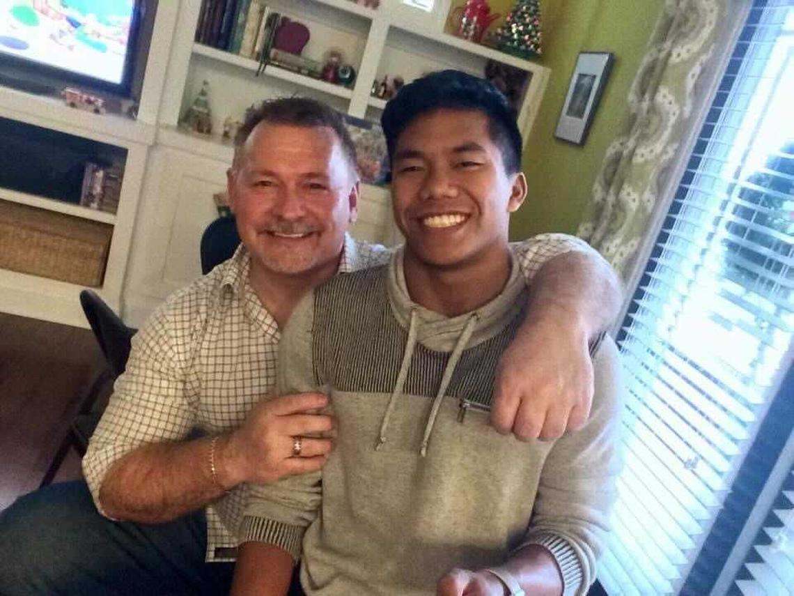 Jerry Windle (left) and his son Jordan (right) pose for a photo before flying out to Austin for Jordan’s move-in day at the University of Texas at Austin in 2016.