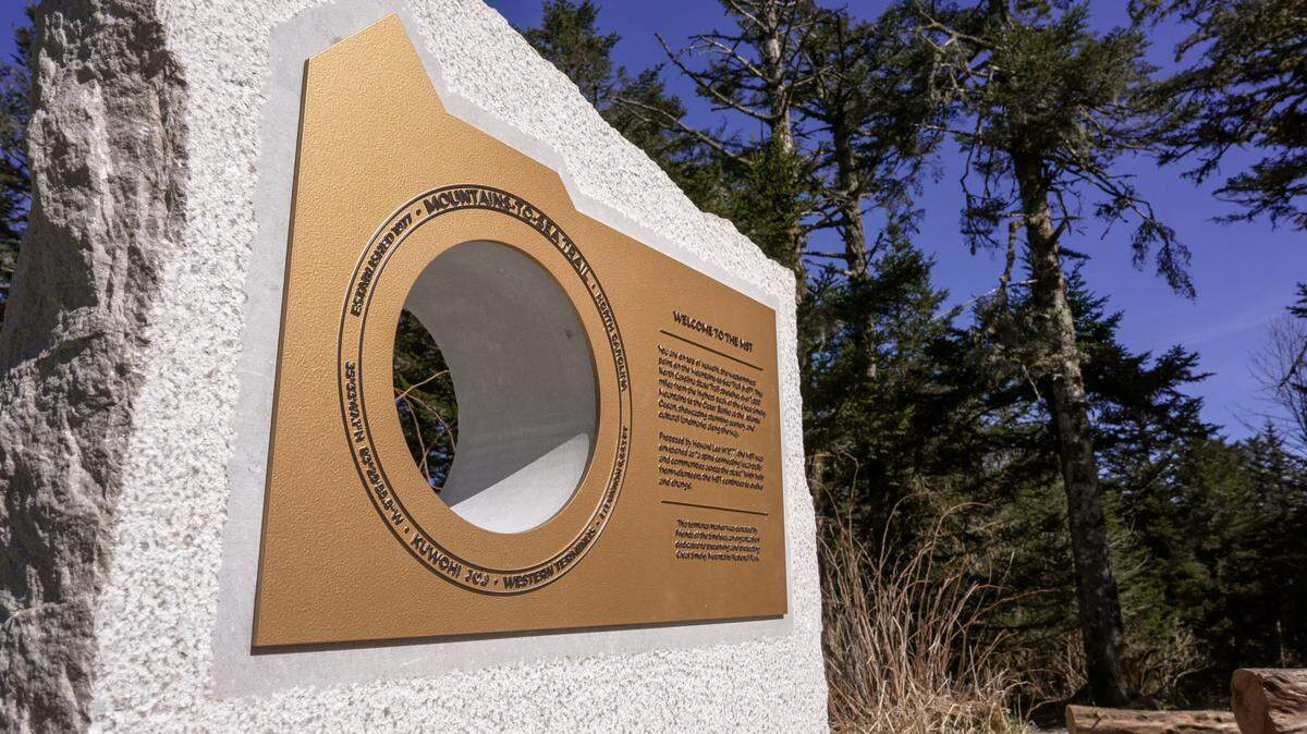 A new monument at the western end of the Mountains-to-Sea Trail was unveiled in Great Smoky Mountains National Park on April 9, 2026.