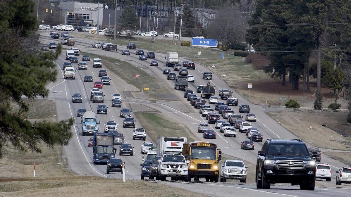 Midday traffic on Capital Boulevard/US 1 in Raleigh, just north of Interstate 540.