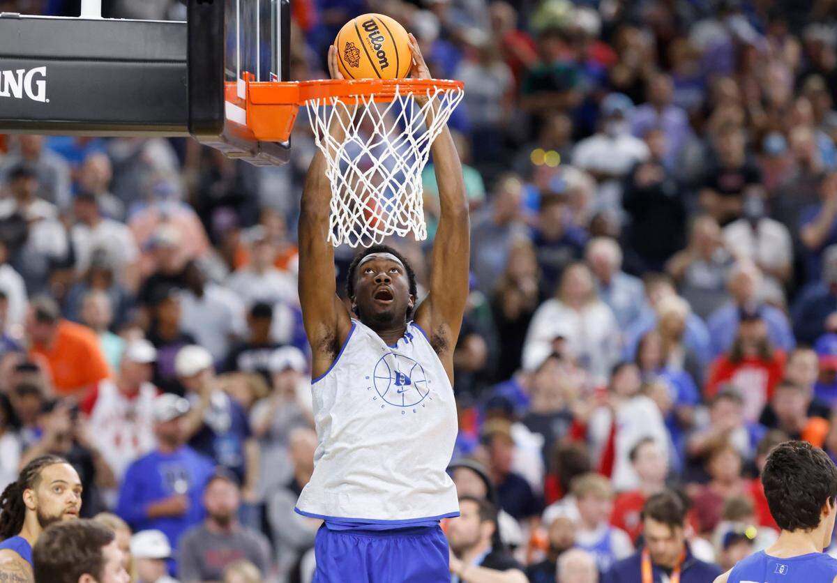 Dukes Mark Williams (15) puts in two during Dukes open practice at the Caesars Superdome in New Orleans, La., Friday, April 1, 2022. North Carolina will face Duke in the Final Four Saturday.