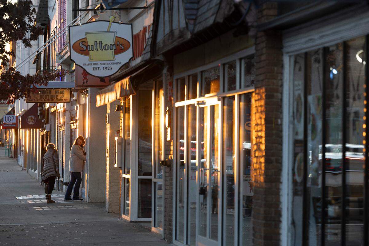 The setting sun illuminates the 100 block of E. Franklin Street on Thursday, January 4, 2024 in Chapel Hill, N.C.