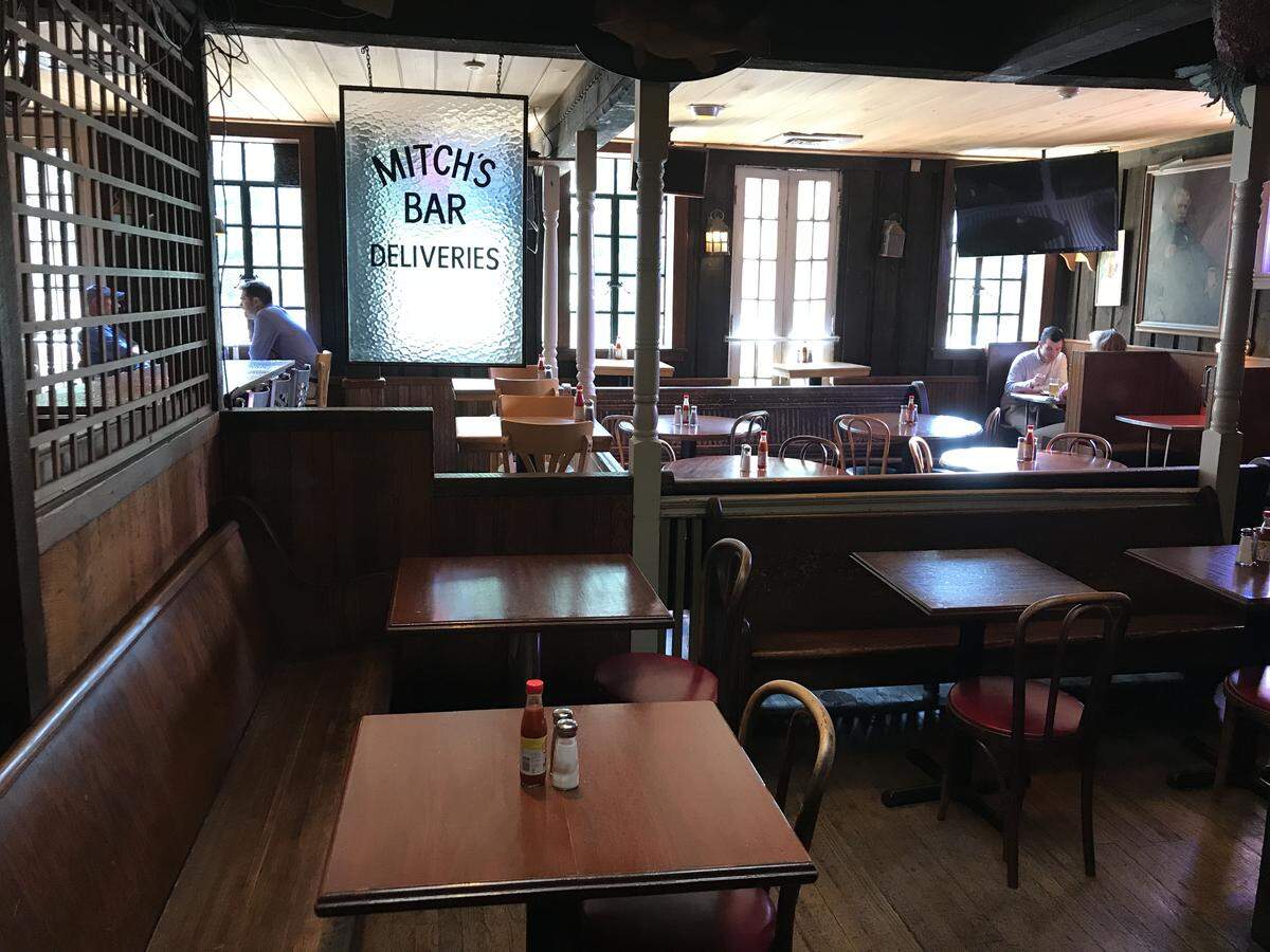 A replica of the window broken by ‘Nuke’ LaLoosh (played by Tim Robbins) hangs in Mitch’s Tavern, where the scene was filmed.