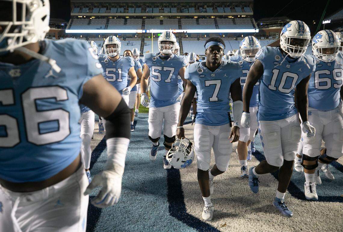 North Carolina linebacker Eugene Asante (7) and his teammates leave the field following their 31-17 loss to Notre Dame on Friday, November 27, 2020 at Kenan Stadium in Chapel Hill, N.C.