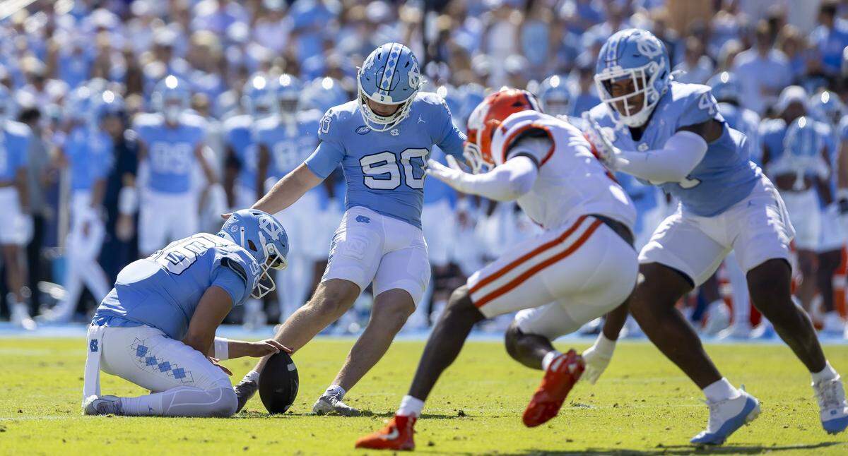 North Carolina kicker Rece Verhoff (90) connects for a 35-yard field goal in the first quarter against Clemson on Saturday, October 4, 2025 at Kenan Stadium in Chapel Hill, N.C.
