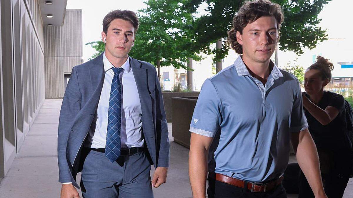 LONDON, CANADA - JULY 24: Michael McLeod, left, arrives at the London Courthouse, in London, Ontario, Canada on July 24, 2025. Former world junior hockey players Dillon DubÃ©, Cal Foote, Alex Formenton, Carter Hart and Michael McLeod, have all pleaded not guilty to a sexual assault that allegedly occurred at a London hotel in June 2018 as the team was celebrating their world championship win months earlier. (Photo by Cole Burston/Getty Images)
