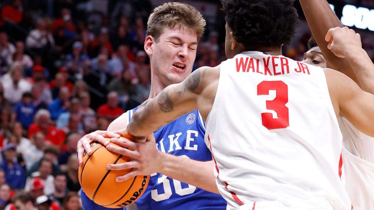 Duke’s Kyle Filipowski (30) keeps the ball from Houston’s Ramon Walker Jr. (3) during the first half of Duke’s game against Houston in their NCAA Tournament Sweet 16 game at the American Airlines Center in Dallas, Texas, Friday, March 29, 2024.