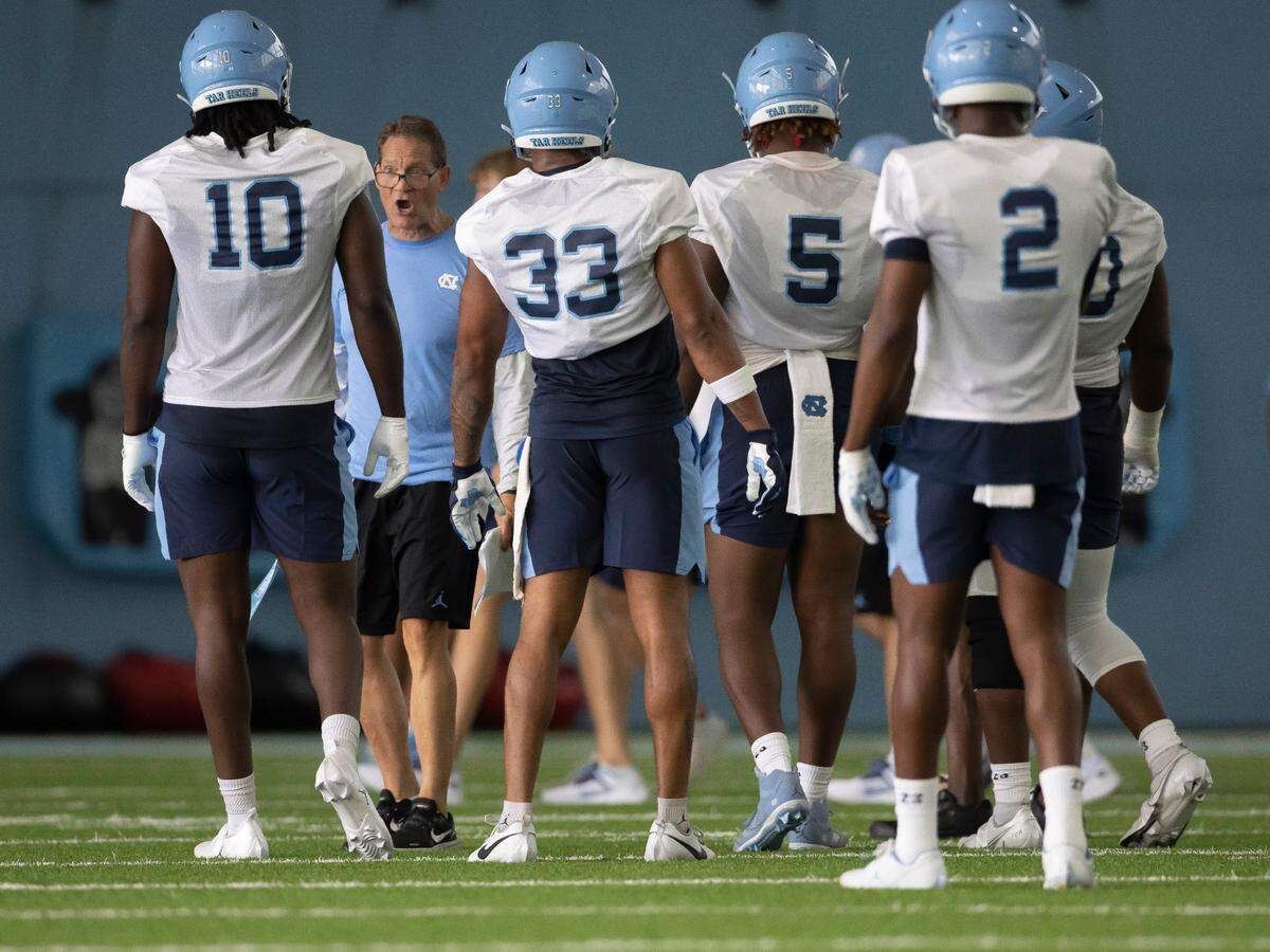 North Carolina assistant head coach for defensive Gene Chizik, has a word with the defensive unit including Desmond Evans (10) and Cedric Gray (33) during the Tar Heels’ first practice of the season on Wednesday, August 2, 2023 in Chapel Hill, N.C.
