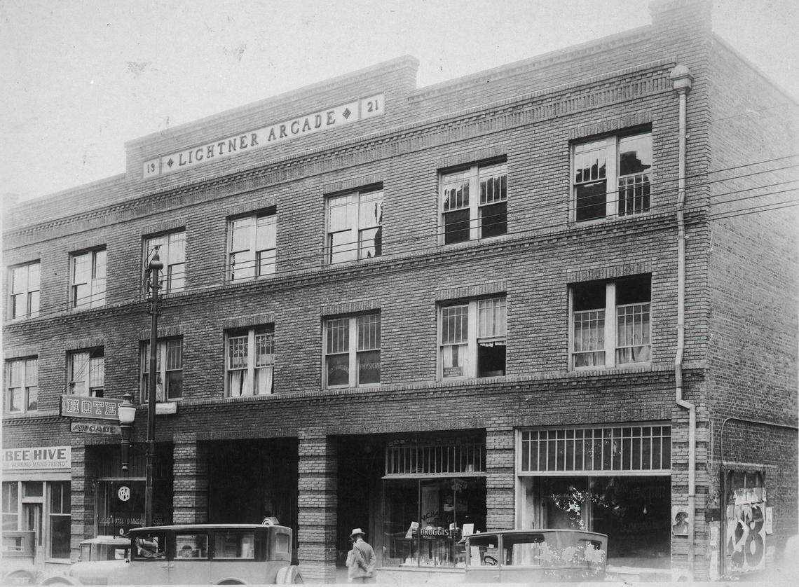 The Lightner Arcade and Hotel at 122 East Hargett Street in 1921.
