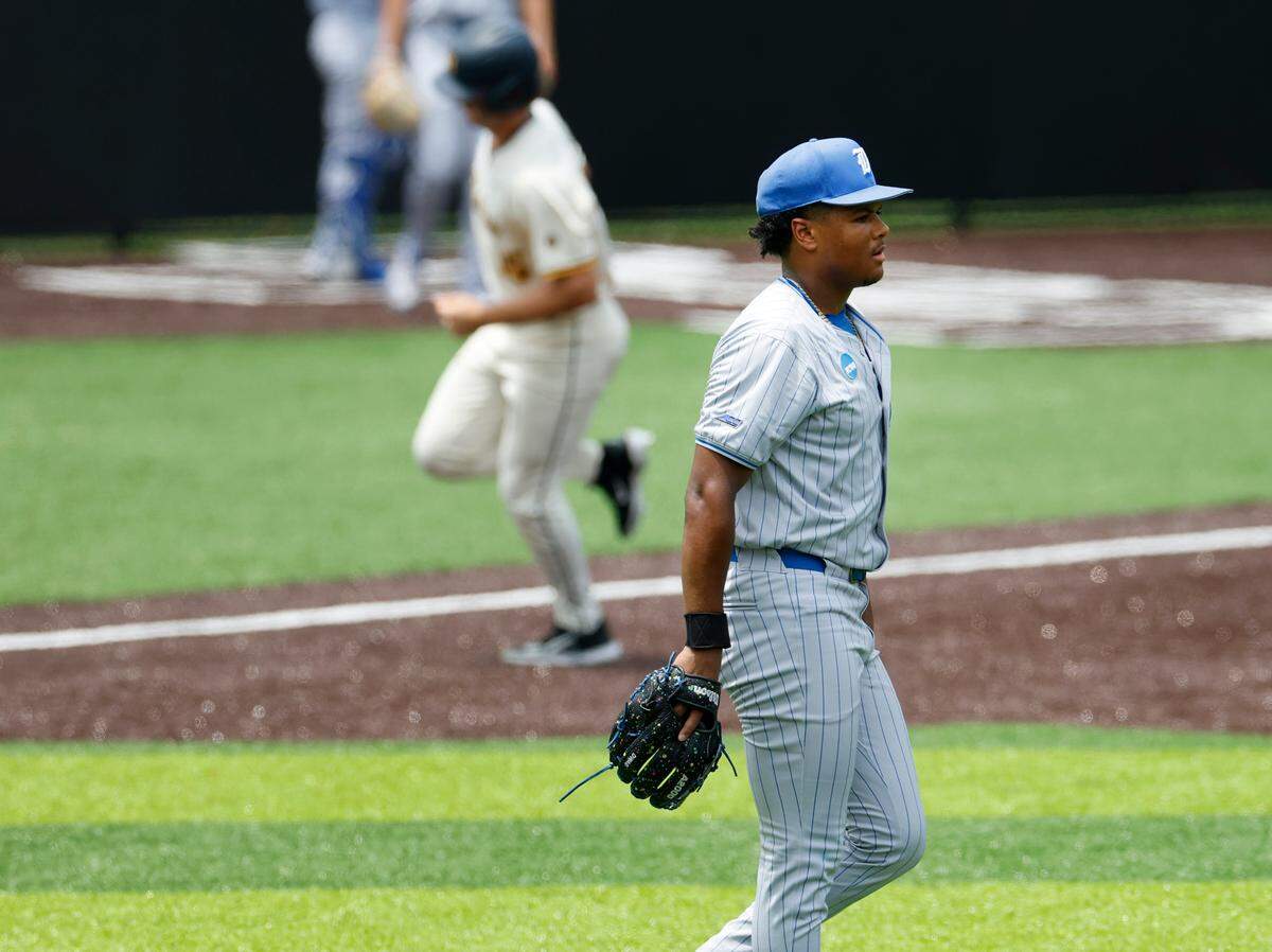 Duke’s Kyle Johnson (5) reacts as Murray State’s Jonathan Hogart (15) heads home after hitting a two-run home run in the second inning during Duke’s game against Murray St. in the second game of Durham Super Regional at Jack Coombs Field in Durham, N.C., Sunday, June 8, 2025.