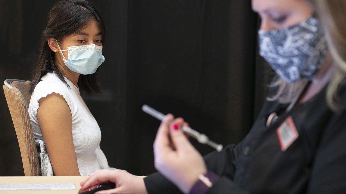 How well do vaccines keep COVID from spreading? UNC students will help figure that out.