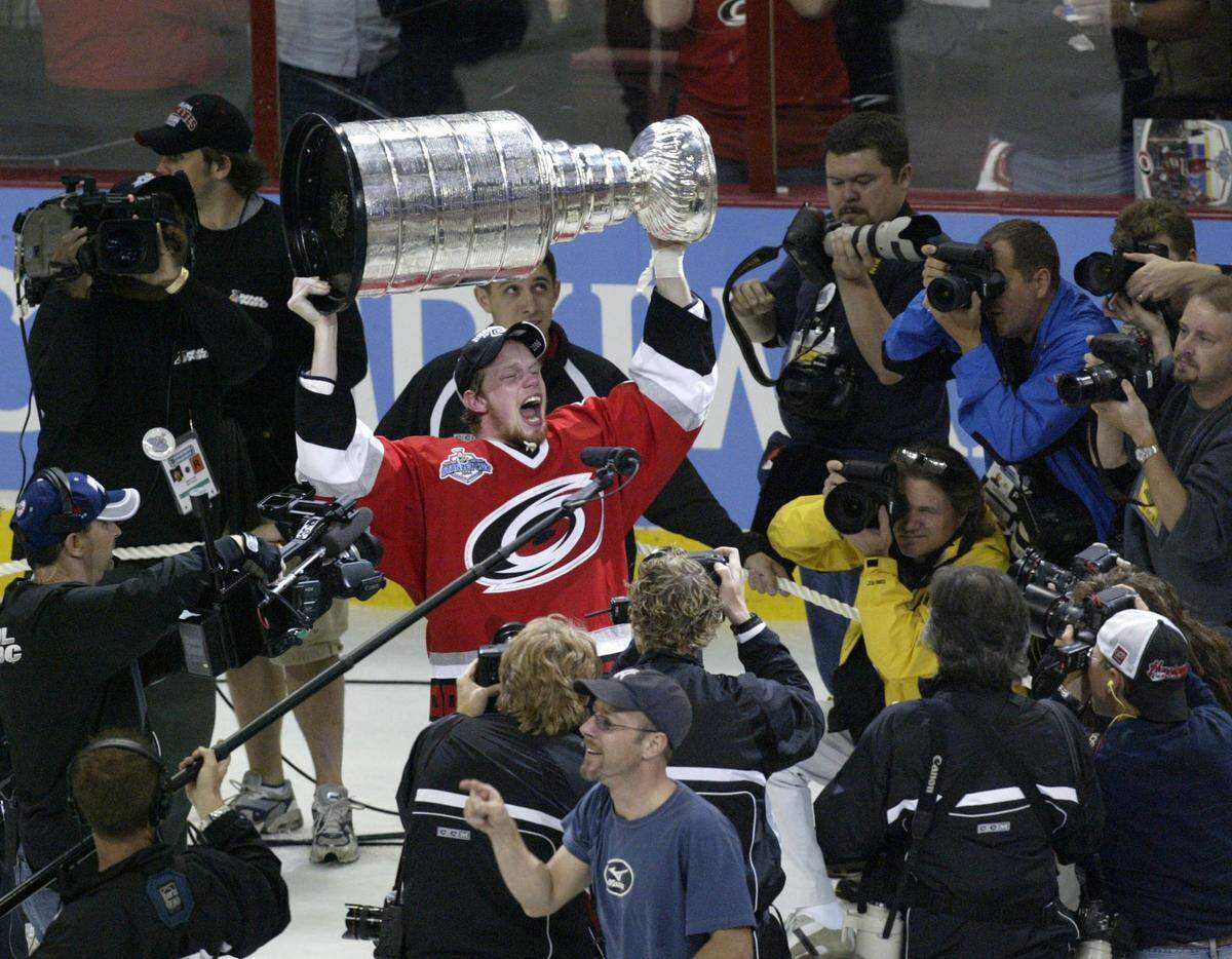Carolina Hurricanes’ Eric Staal (12), center, hoist the Stanley Cup over his head as he celebrates his teams win against the Edmonton Oilers at the end of game 7 during the Stanley Cup Finals at the RBC Center, Monday, June 19, 2006 in Raleigh, N.C. Staff Photo/Joshua Lott.