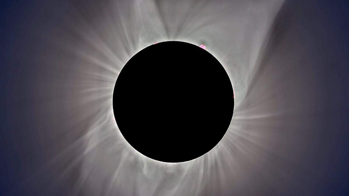 Delicate streamers in the sun’s corona surround the totally eclipsed sun during the Aug. 21, 2017, total solar eclipse. Observers along a narrow track from Mexico to Maine should have a similar view on April 8, 2024.