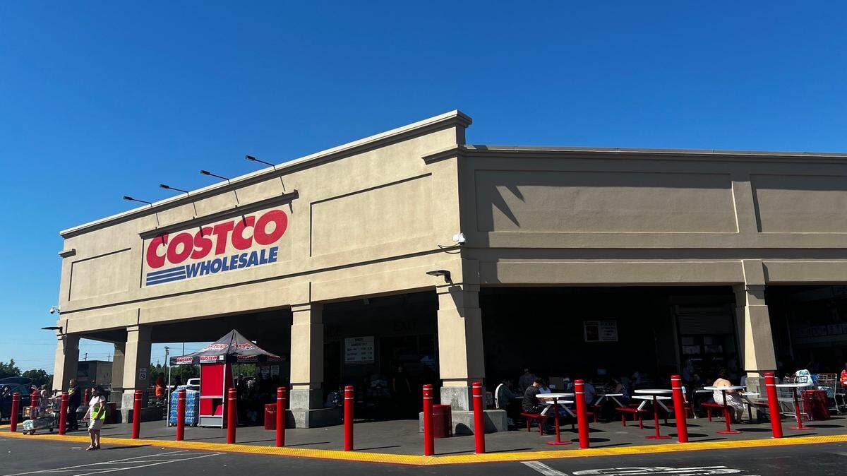 After months of rumblings that Costco will turn its midtown Kansas City warehouse into a business center, city documents show that plan is moving forward.