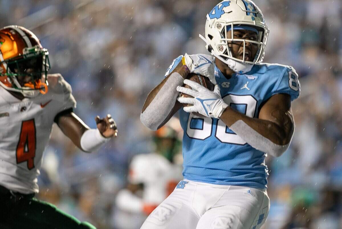 North Carolina’s Kamari Morales (89) scores a touchdown on a pass from Drake Maye in the first quarter against Florida A&M on Saturday, August 27, 2022 at Kenan Stadium in Chapel Hill, N.C.