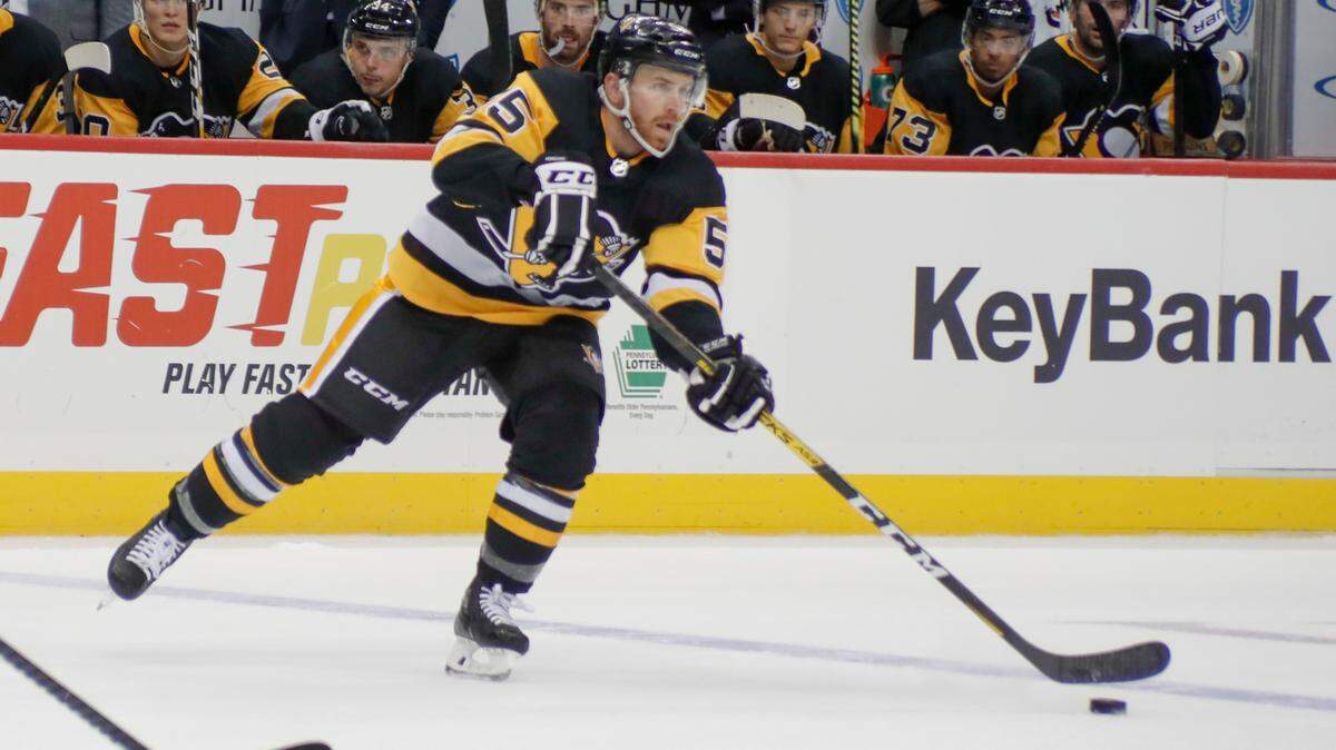 David Warsofsky (55), then with Pittsburgh, plays against the Columbus Blue Jackets in a preseason NHL hockey game, Thursday, Sept. 19, 2019, in Pittsburgh. (AP Photo/Keith Srakocic)