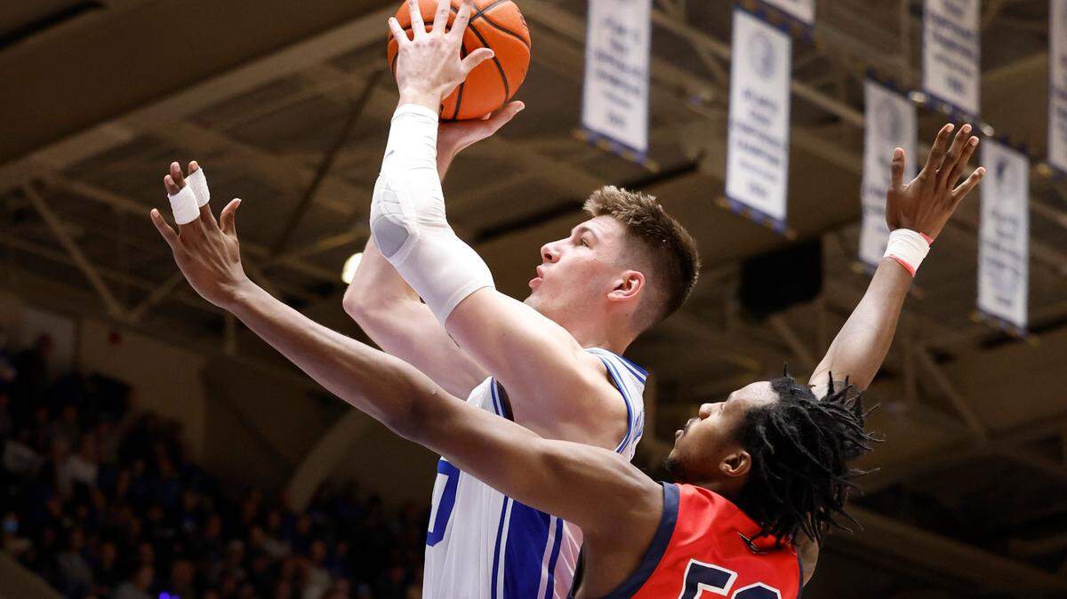 Duke’s Kyle Filipowski (30) shoots as Southern Indiana’s Kiyron Powell (52) defends during the second half of Duke’s 80-62 victory over Southern Indiana at Cameron Indoor Stadium in Durham, N.C., Friday, Nov. 24, 2023.