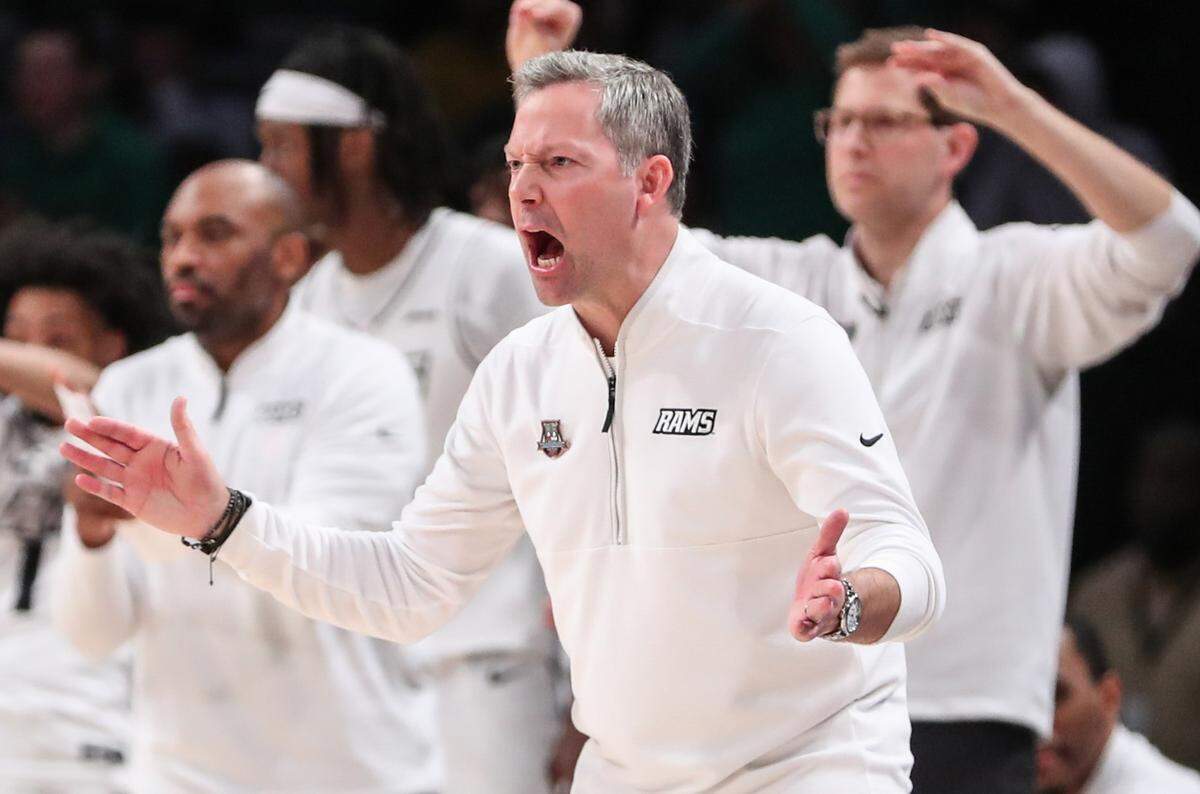 Virginia Commonwealth Rams head coach Ryan Odom yells to his team during a game at Duquesne at Barclays Center in 2024.