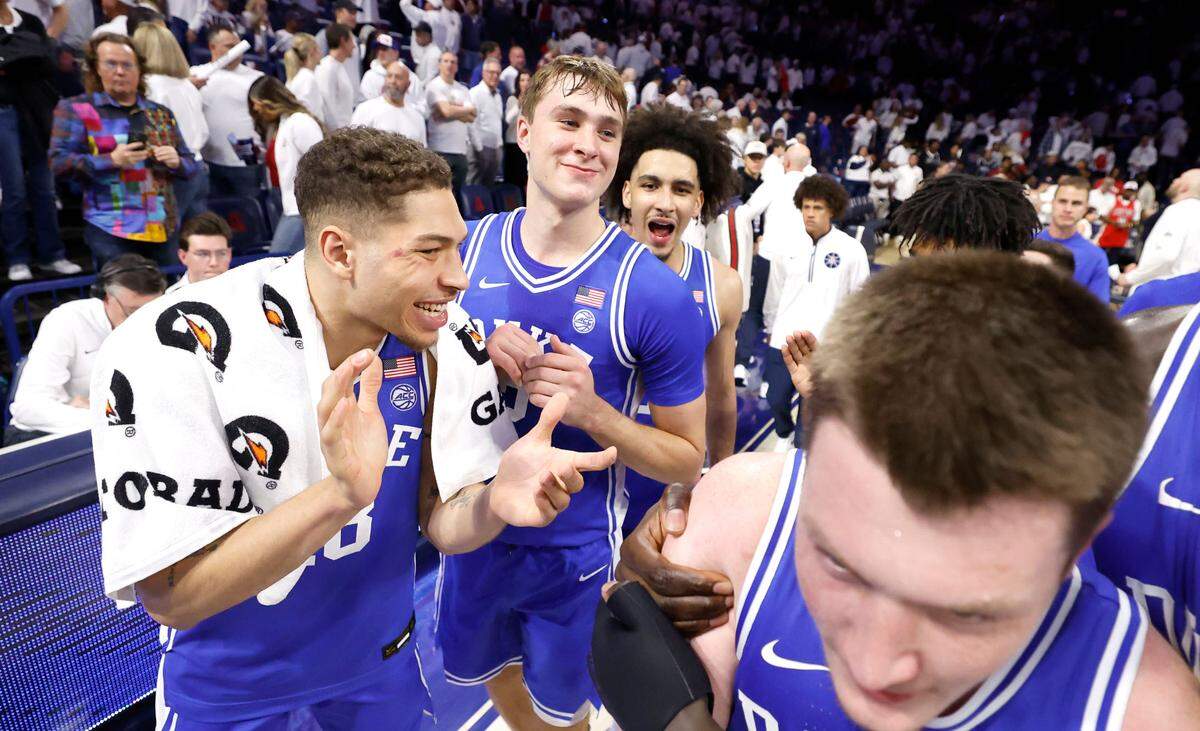 Duke’s Mason Gillis (18), Cooper Flagg (2), Tyrese Proctor (5), Kon Knueppel (7) and the team celebrate after Duke’s 69-55 victory over Arizona at the McKale Memorial Center in Tucson, Ariz., Friday, Nov. 22, 2024.