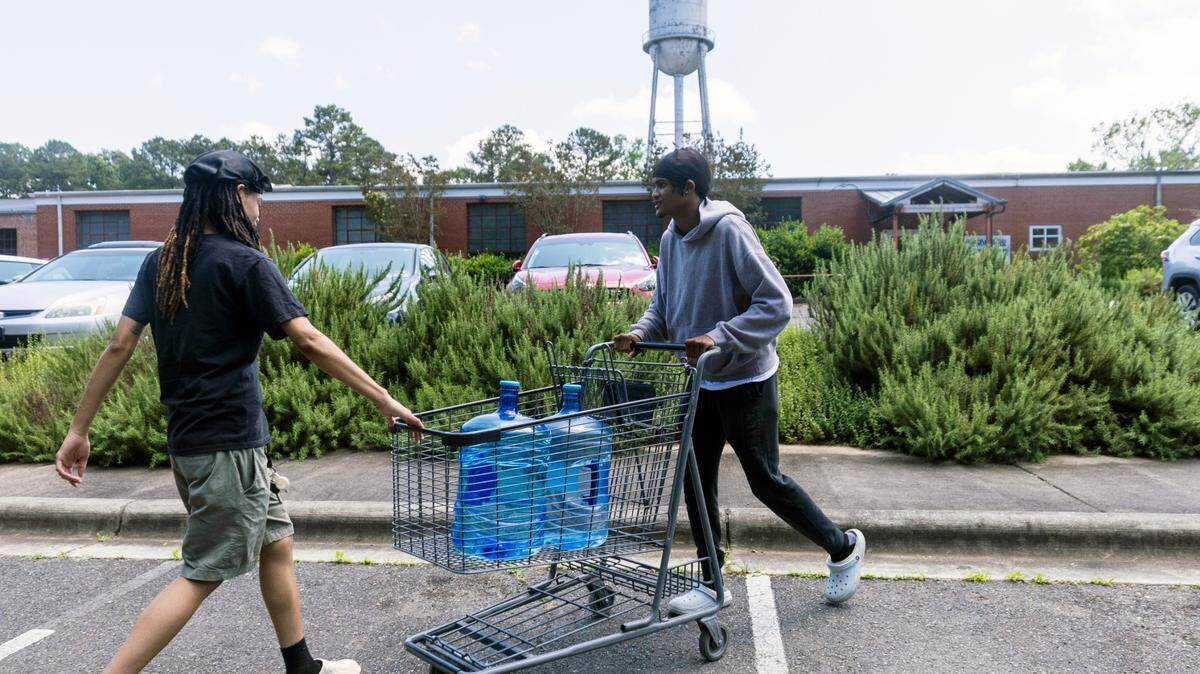 Environmental Management Commission committees continued to wrestle with regulating forever chemicals Wednesday. Pittsboro is one of the places that has struggled with the chemicals, and here, Jada Jinwright, left, and Jamari Williams of Pittsboro cart bottled water to their car at Chatham Marketplace on Tuesday.