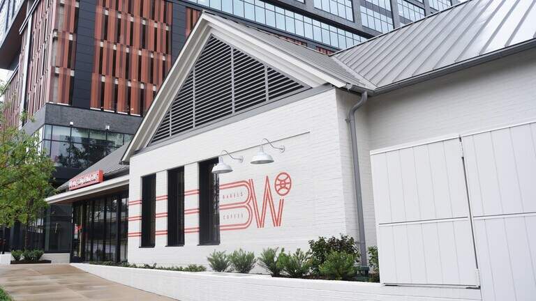 5 reasons to love the cozy new Benchwarmers Bagels in North Hills